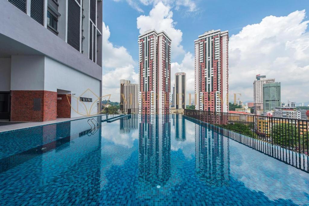 Apartment Klcc View With Balcony Chambers Kl Kuala Lumpur