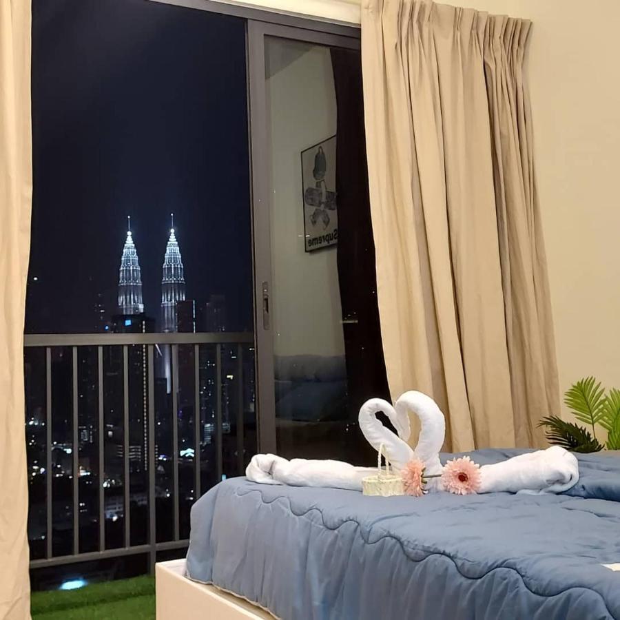 Klcc View With Balcony Chambers Kl Apartment Kuala Lumpur